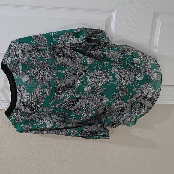 Five used beautiful blouses 5 blouses Total $7 - Picture 11 of 11